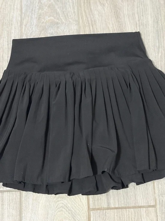 LIKE NEW! Women's All in Motion Black Pleated Sport Skort - SMALL - Picture 2 of 5